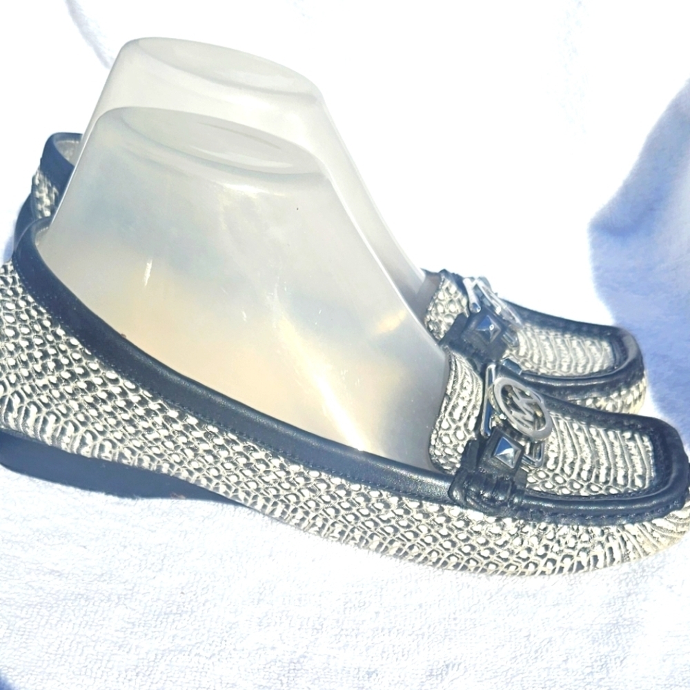 Michael Kors MK Charm Mocassin Loafer Wmn’s Sz 7m Shoes Black&White Snake Print - Picture 6 of 7